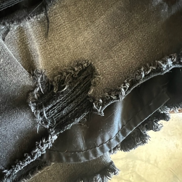 Just USA: Black Distressed Jean Shorts - Picture 4 of 4